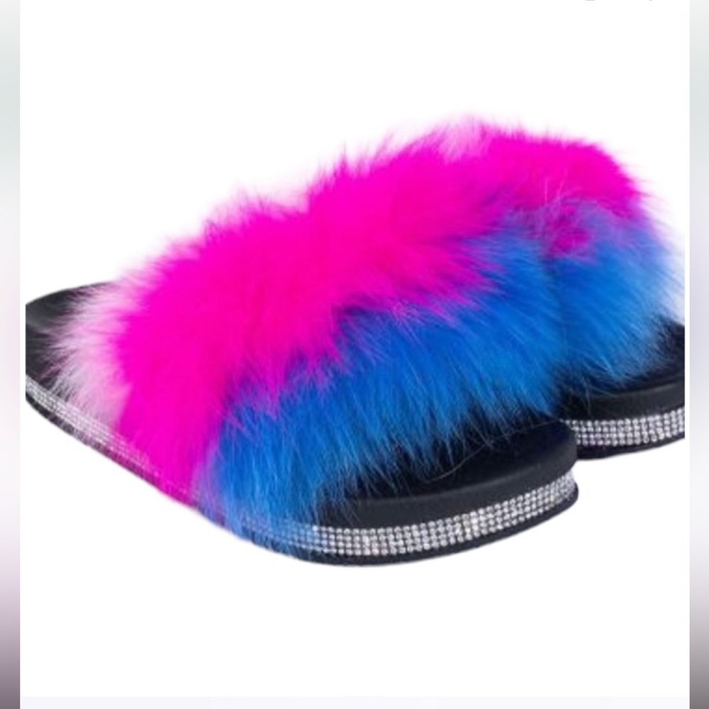 Akira NWOT Azalea Wang Dreamt We Spoke Rainbow Furry Slides